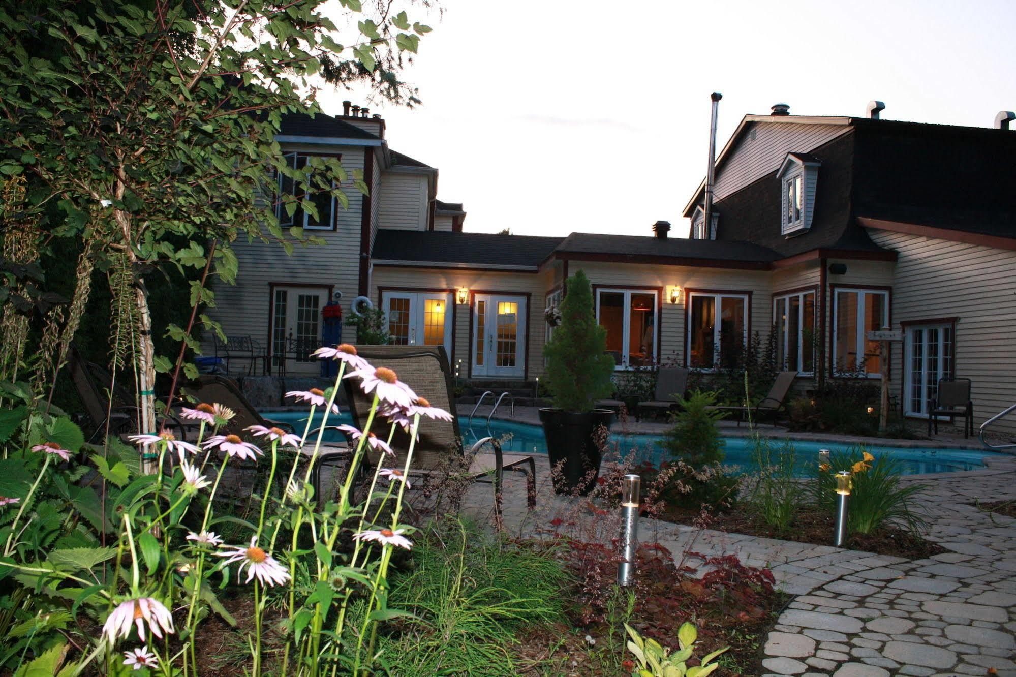Relais St-Denis Hotel Saint-Sauveur-des-Monts Kültér fotó